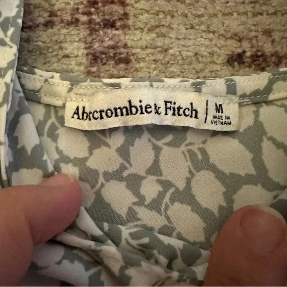 Abercrombie and Fitch •White and blue leaf print tank top size medium - Picture 5 of 12